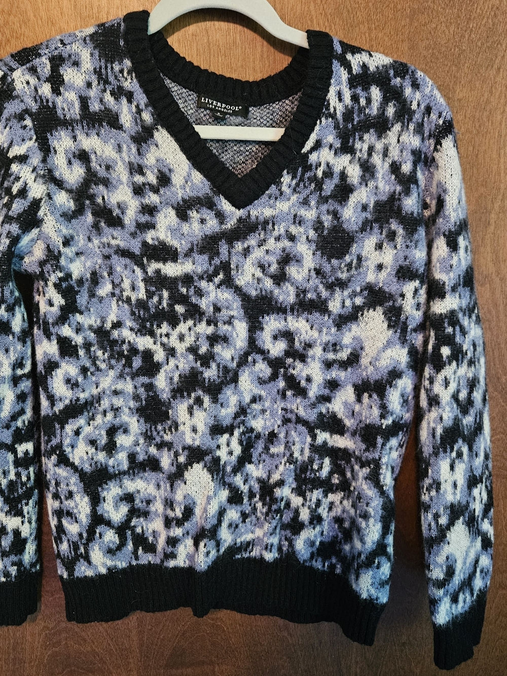 Liverpool V-Neck Sweater in Black, White, Blue Blend